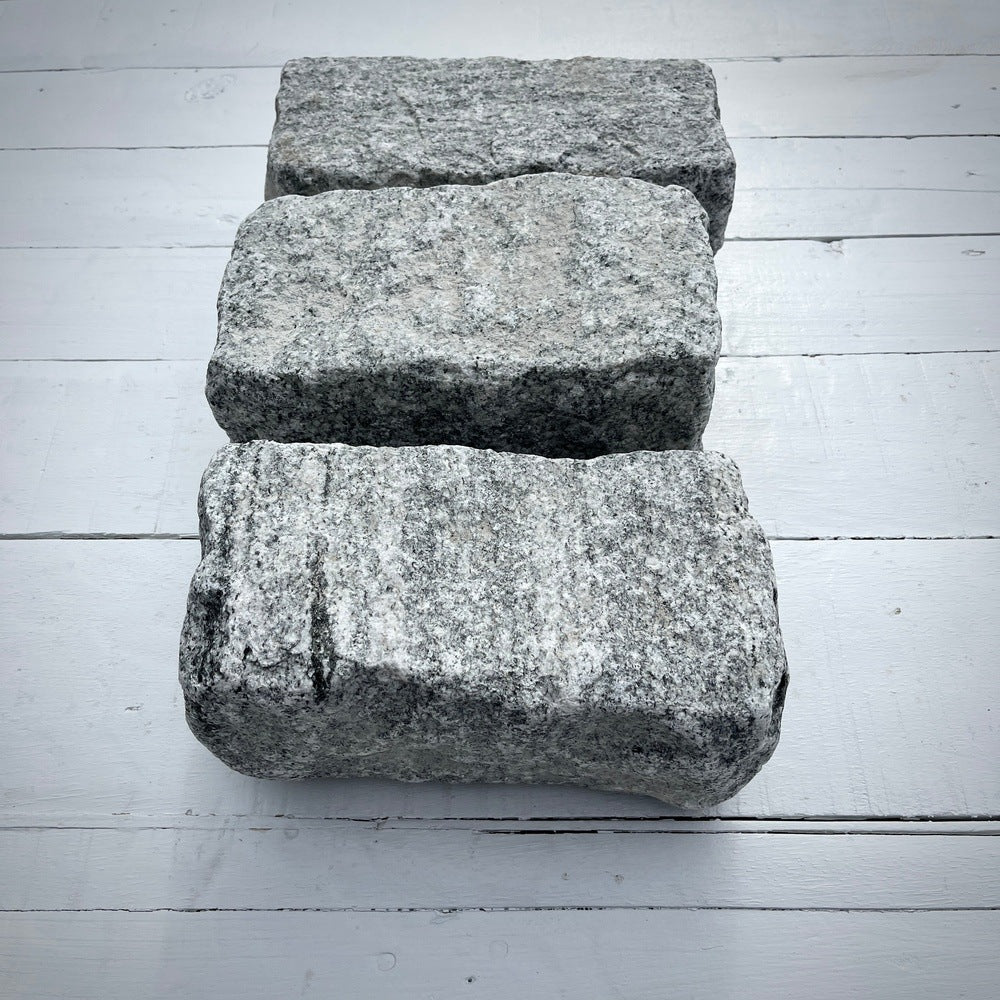 New Regular Cobblestones Grey - Tumbled