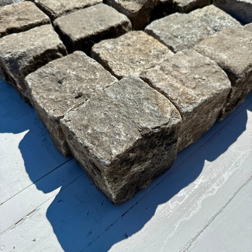 Chief Bricks Reclaimed stones Reclaimed New York Granite Cobblestone - Cubes 5" x 5" x 5" 7