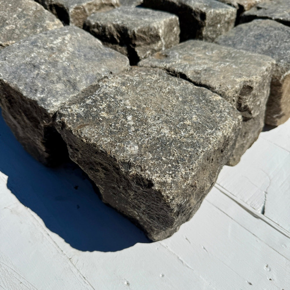 Chief Bricks Reclaimed stones Reclaimed New York Granite Cobblestone - Cubes 6" x 6" x 6" 7