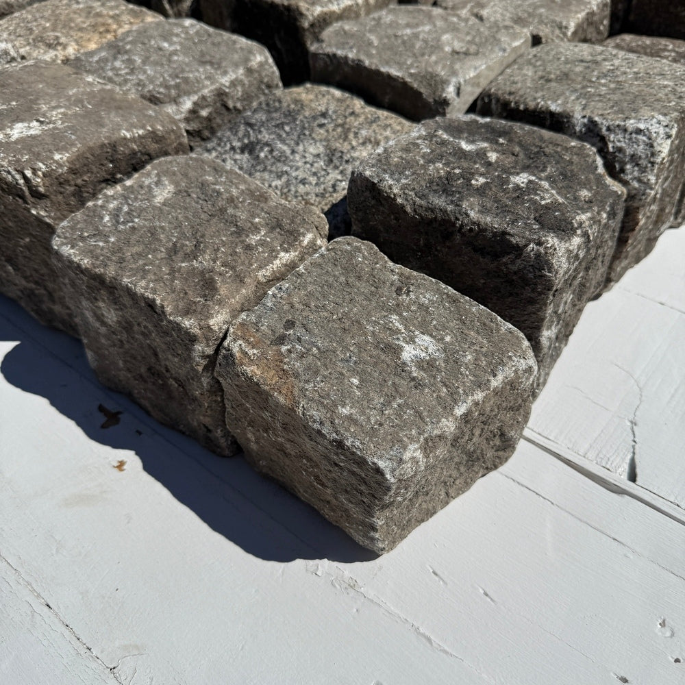 Chief Bricks Reclaimed stones Reclaimed New York Granite Cobblestone - Cubes 5" x 5" x 5" 8