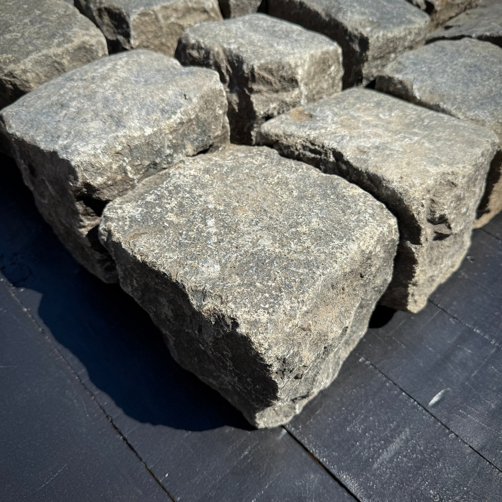 Chief Bricks Reclaimed stones Reclaimed New York Granite Cobblestone - Cubes 6" x 6" x 6" 9