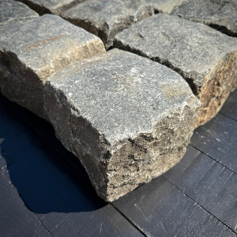 Chief Bricks Reclaimed stones Reclaimed New York Granite Cobblestone - Cubes 7" x 7" x 7" 8